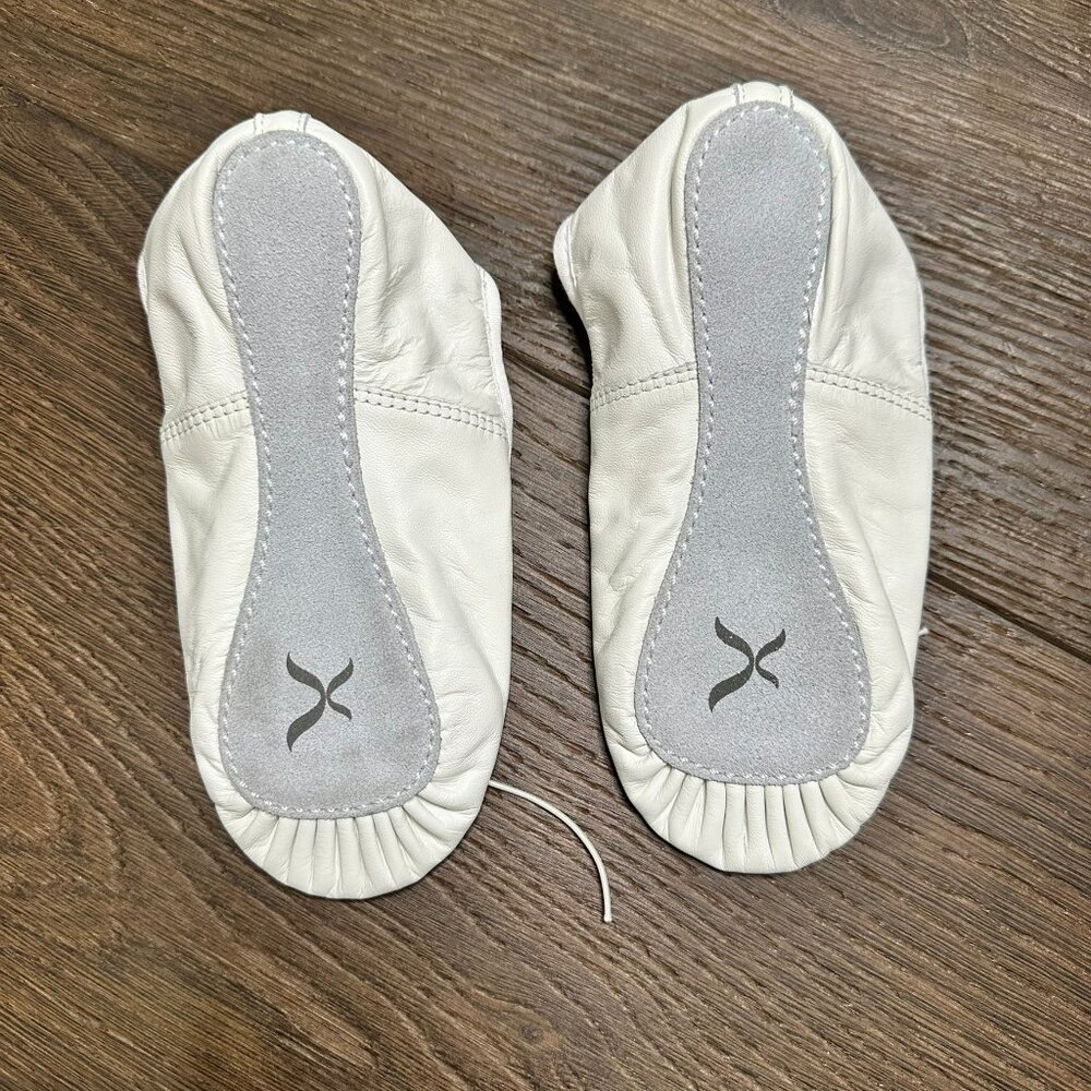 Capezio Daisy 205 White Ballet Shoe (Toddler/Little Kid) 2.5W New - Picture 3 of 4